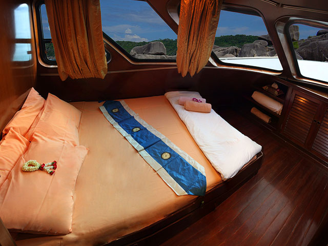 MV-Hallelujah-Master-Cabin.jpg
